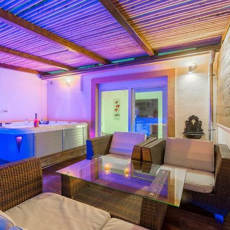 Alena Luxury Apartment With Jacuzzi Split Exterior photo