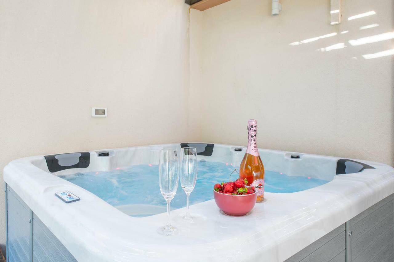 Alena Luxury Apartment With Jacuzzi Split Exterior photo